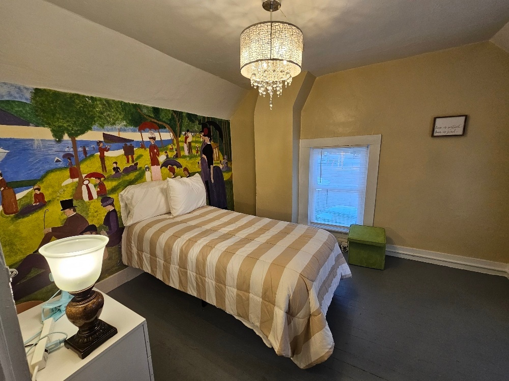 Building Photo - 301 Oakwood St