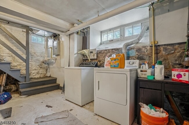 Building Photo - 216 William St