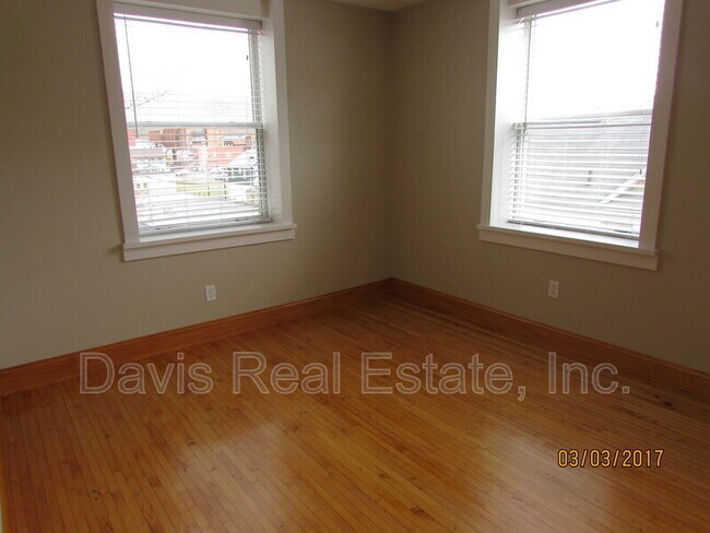 Building Photo - 110 E Bald Eagle St