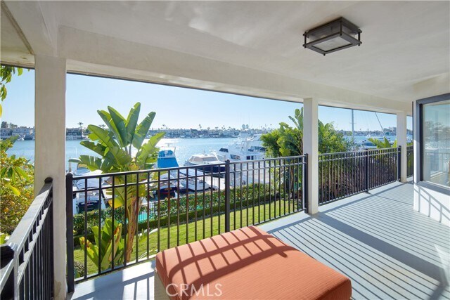 Building Photo - 2572 Bayshore Dr