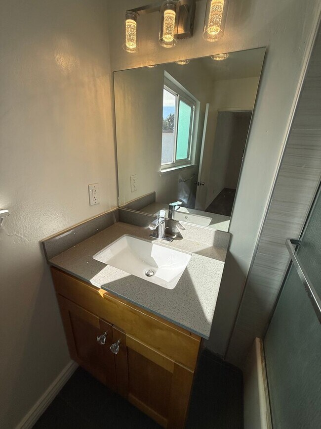 Building Photo - Paradise Manor Condo for lease