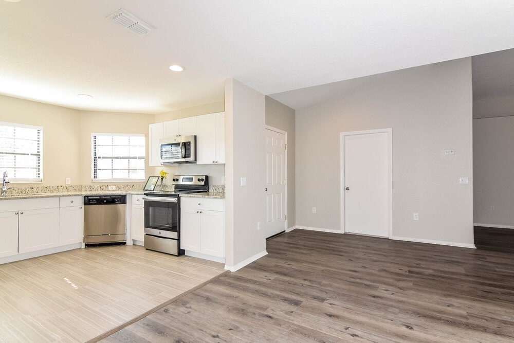 Building Photo - 8179 Woodvine Cir