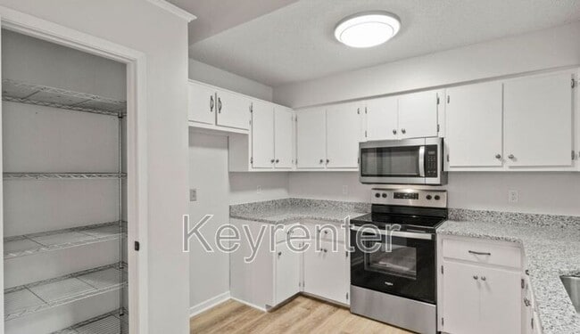 Building Photo - 6600 Woodcock Cir