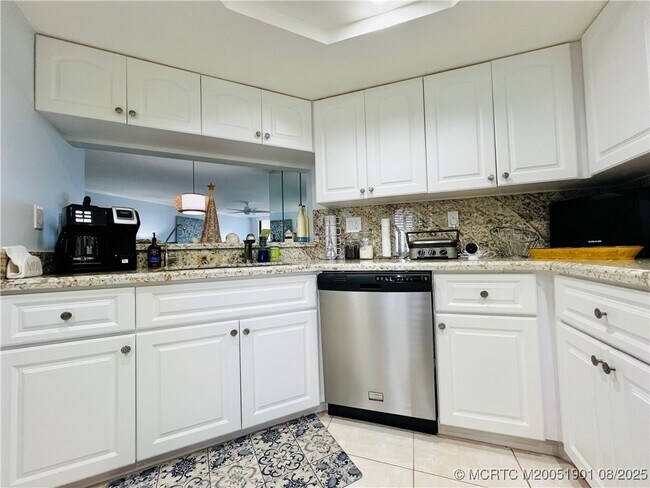 Building Photo - 9500 S Ocean Dr