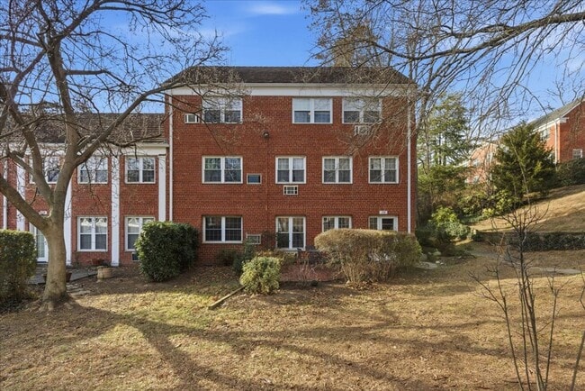 Building Photo - Condo in Parkfairfax community