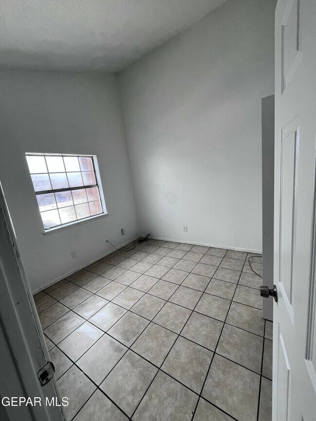 Building Photo - 5524 Oakbriar Cir