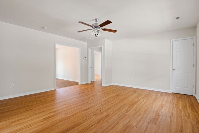 Building Photo - Recently Renovated 3 Bedroom Home in North...
