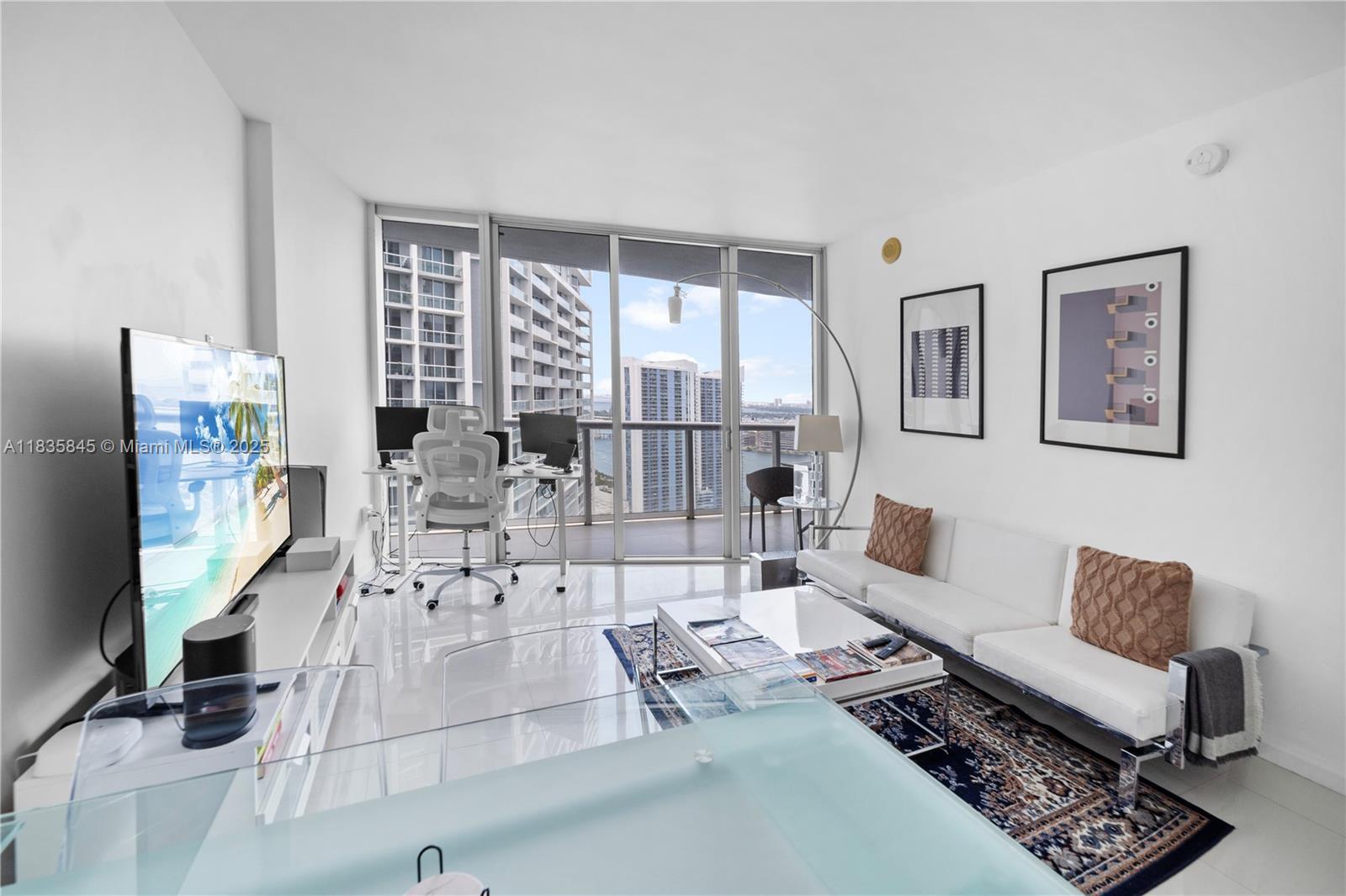 Building Photo - 495 Brickell Ave