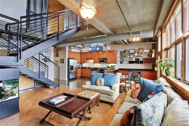 Building Photo - 640 Glen Iris Dr NE