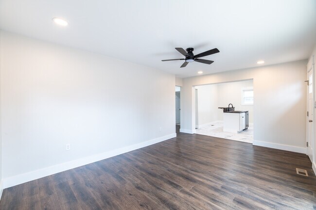 Building Photo - 1287 E Harper Ave