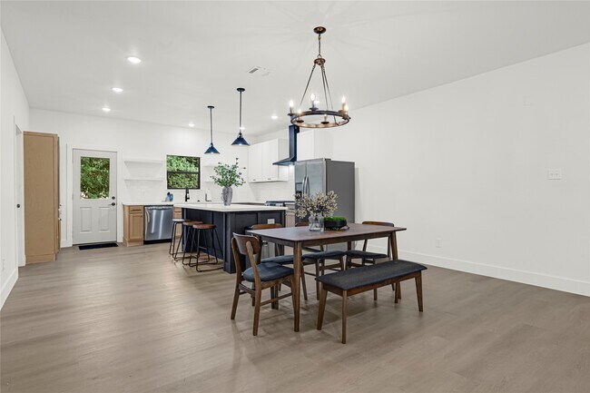 Building Photo - 1008 Danube St