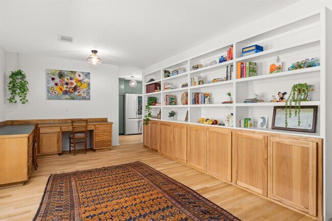 Building Photo - 121 Spur 191