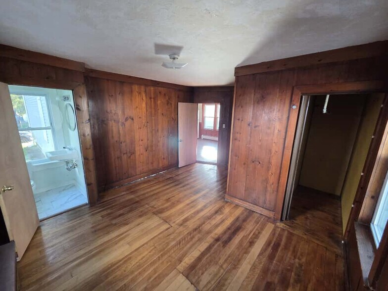 Building Photo - 66 Cutler St