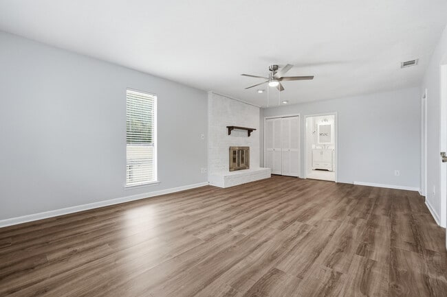 Building Photo - 120 Dyer St