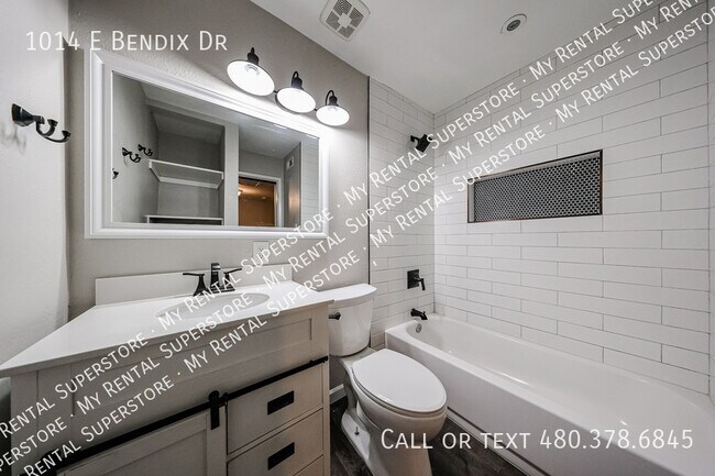 Building Photo - 1014 E Bendix Dr