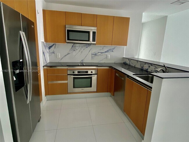 Primary Photo - 1060 Brickell Ave