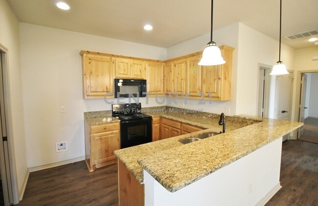 Building Photo - Well Maintained 2/2/1 Duplex For Rent!