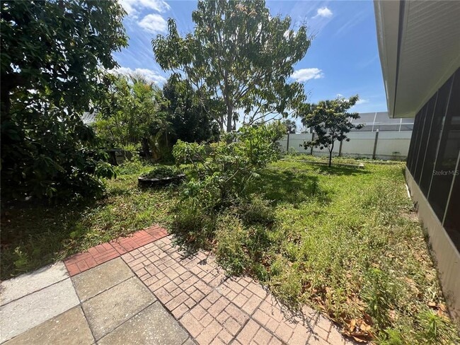 Building Photo - 2372 Abscott St