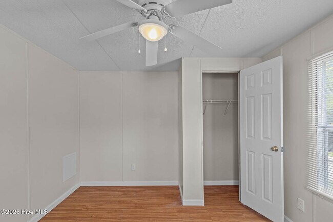 Building Photo - 119 Starwood Cir