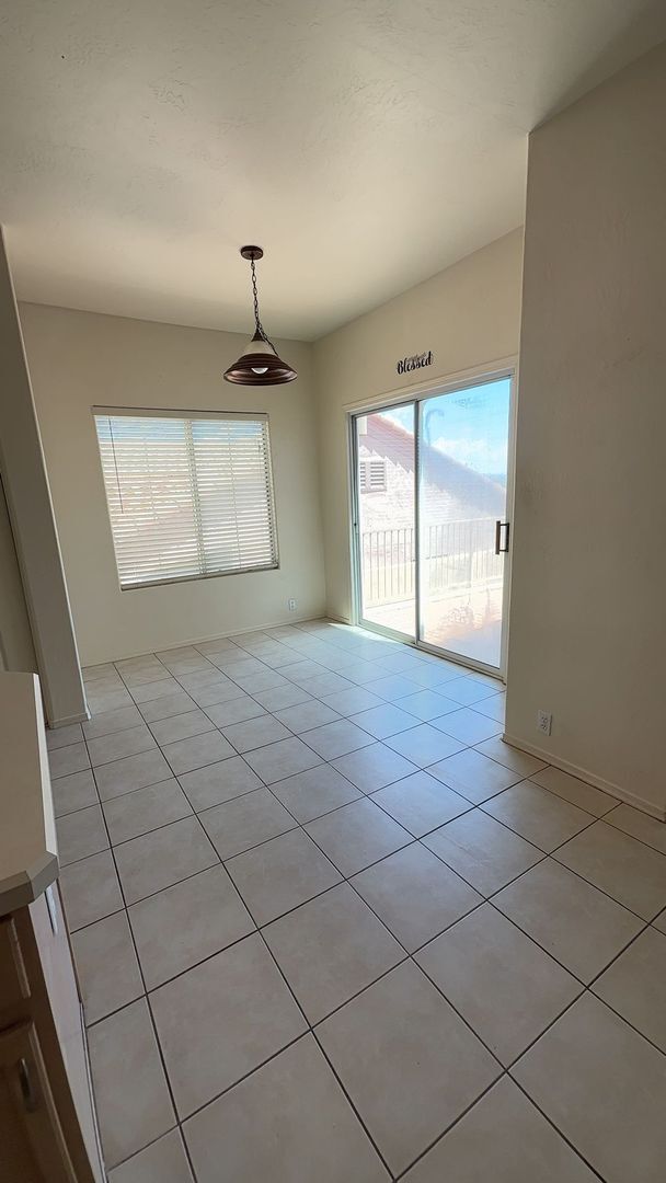 Building Photo - 10110 N Bighorn Butte Dr
