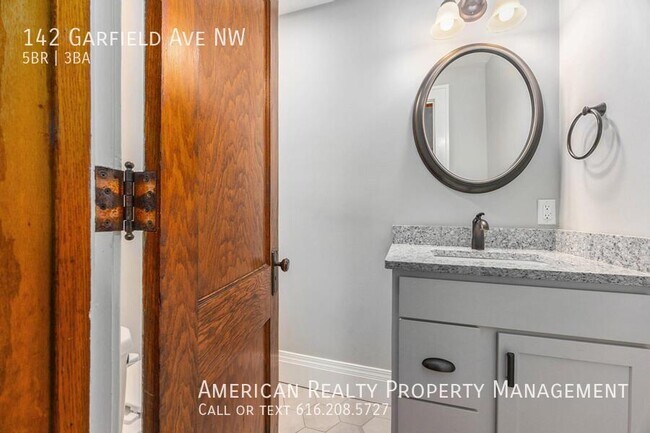 Building Photo - 142 Garfield Ave NW