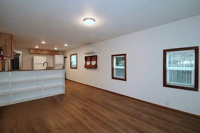 Building Photo - 4083 Notre Dame Ave