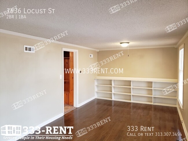 Building Photo - Location and convenience at your charming ...