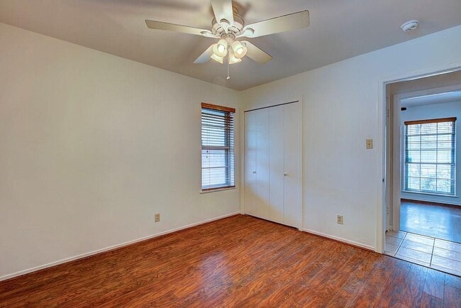 Building Photo - 202 Prairie Dell Ave