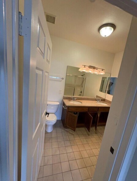 Building Photo - 4523 Woodman Ave