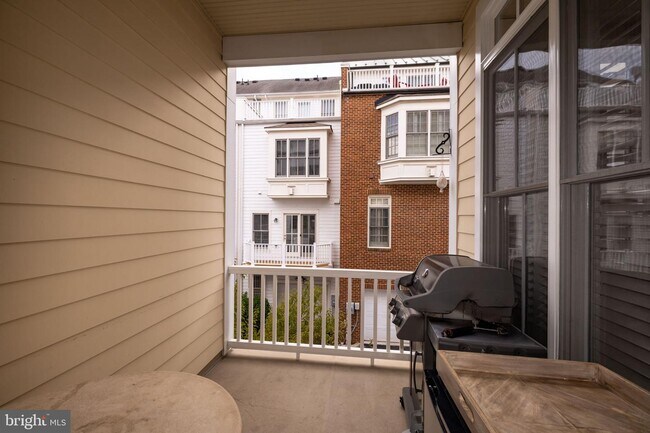 Building Photo - 712 Bracey Ln