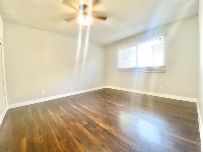Building Photo - 1026 N Hudson Ave