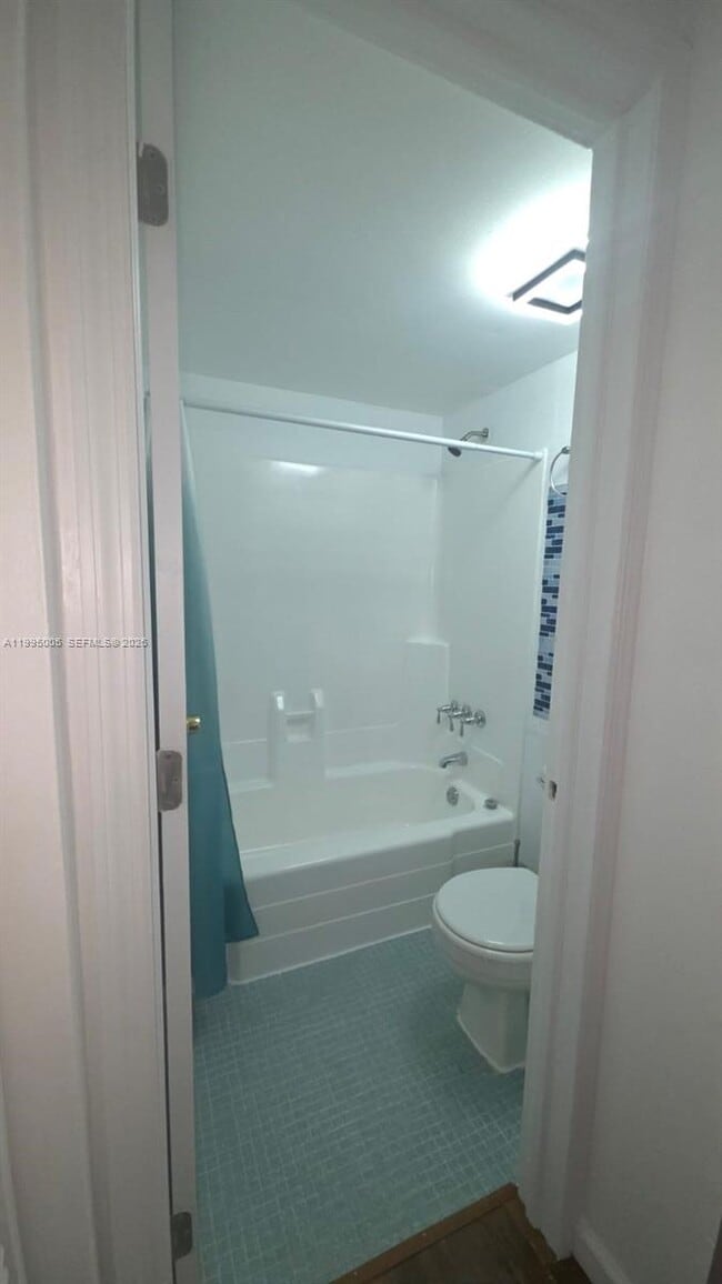 Building Photo - 2350 NE 135th St