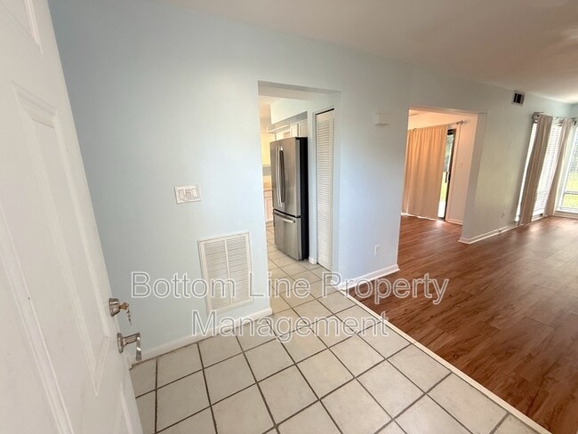 Building Photo - 7838 Hummingbird Ln