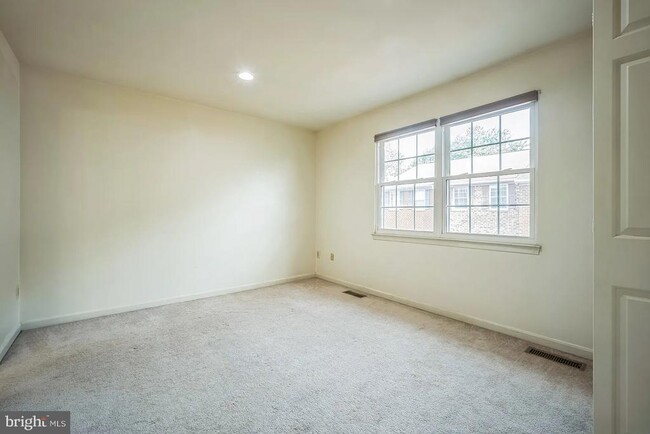 Building Photo - 948 S Rolfe St
