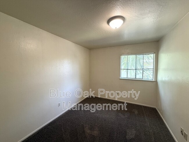 Building Photo - 390 Ash St