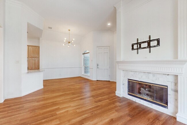 Building Photo - 2710 Mum Dr