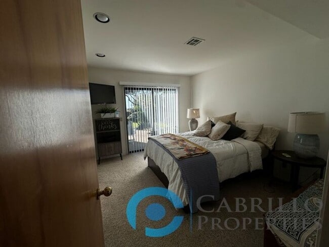 Building Photo - 2620 Deerpark Dr