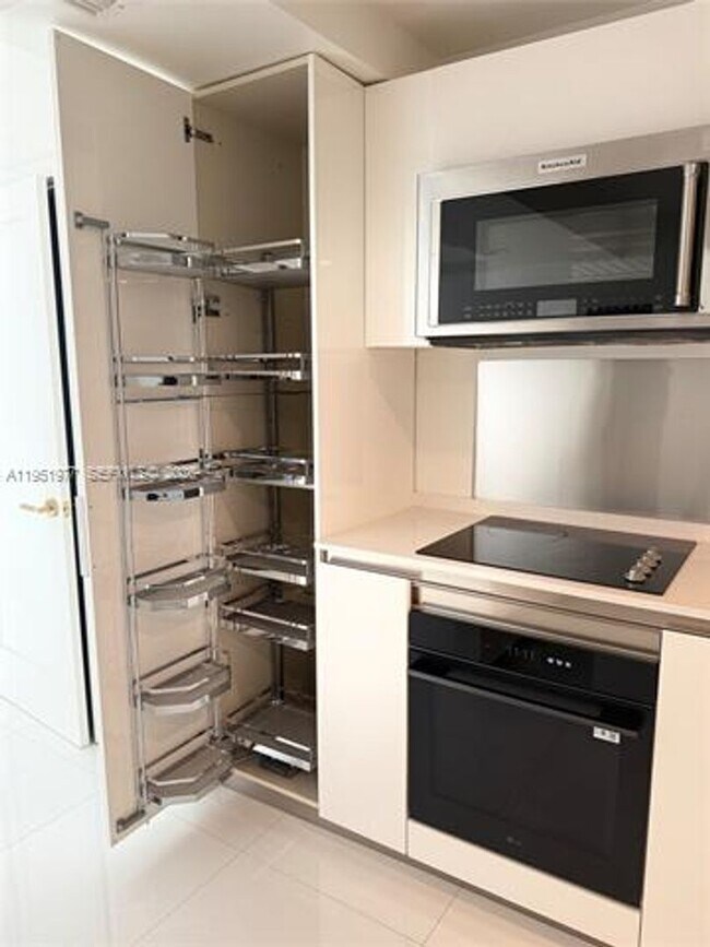 Building Photo - 4000 Towerside Terrace