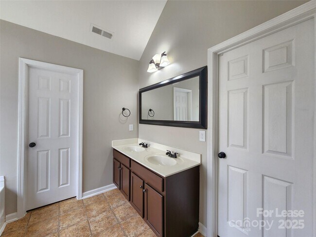 Building Photo - 3303 Reid Brook Ln