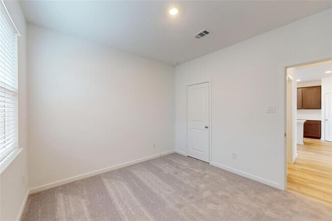 Building Photo - 1203 Sugar Dr