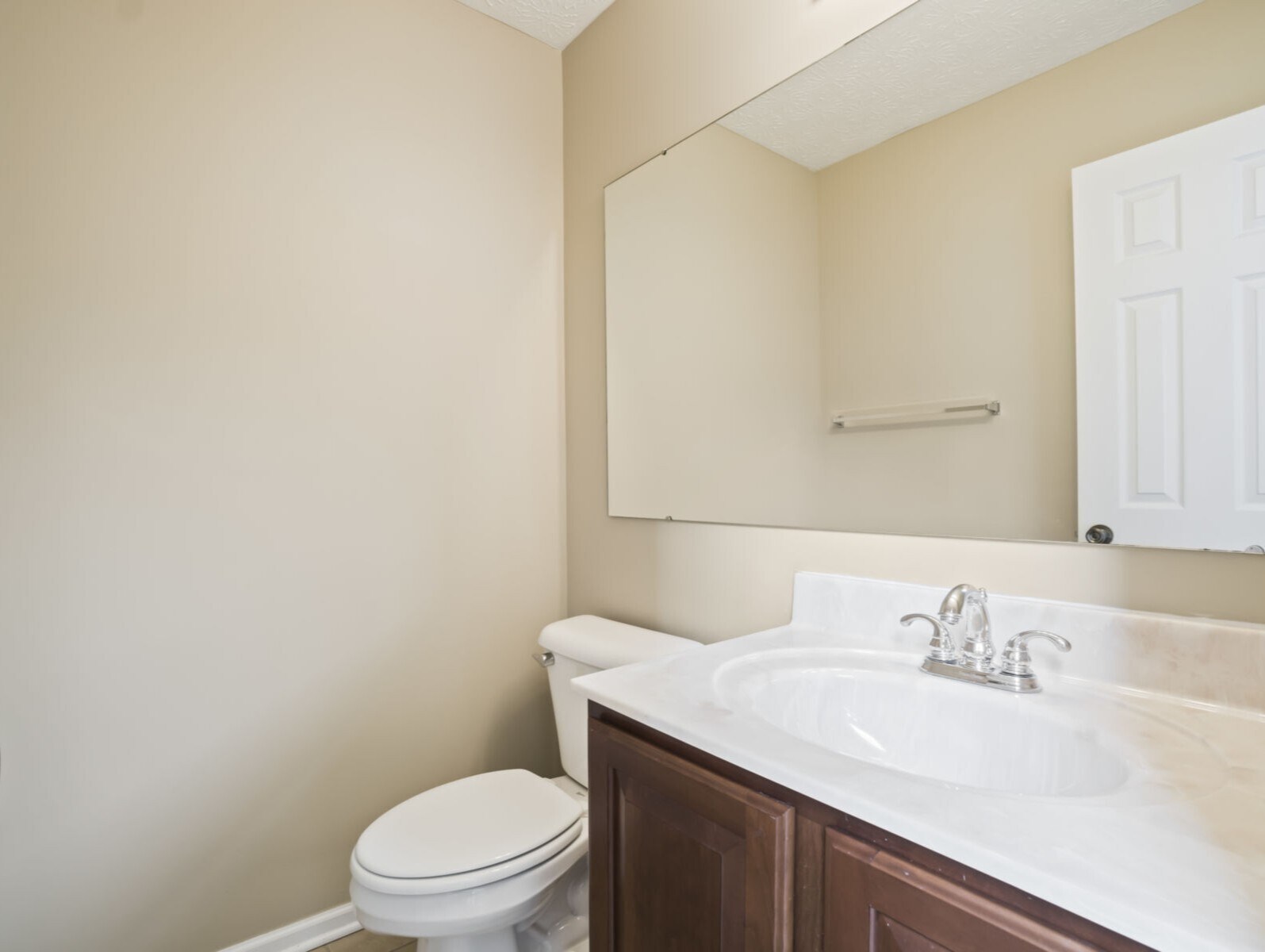 Building Photo - 626 Riverby Ln