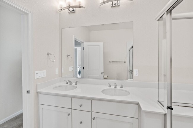 Building Photo - 2 bed 2.5 bath + Bonus Room Newer Construction Home Available Now!