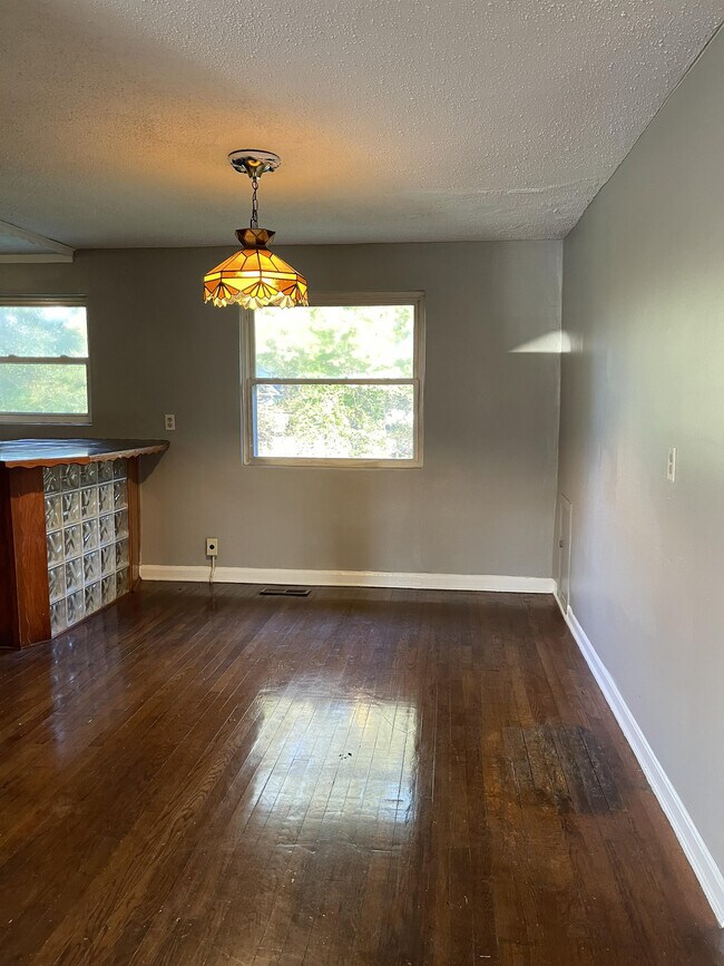 Building Photo - 553 Arlington Ave