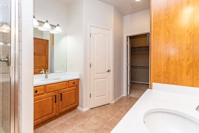 Building Photo - 8270 Regiment Ct