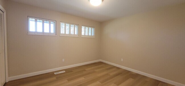 Building Photo - Beautiful 2 Bedroom / 2 Bath Bungalow Next to Hidden Valley Golf Club with Large Private Patio, N...
