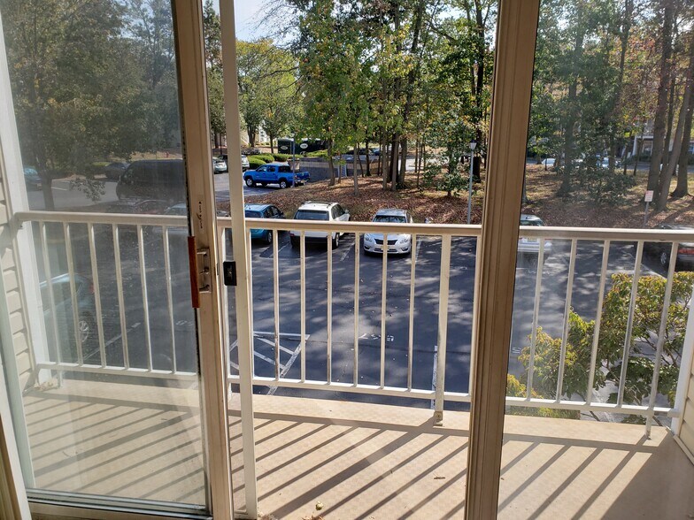 Building Photo - 8 Holly Ct