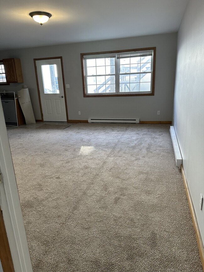 Building Photo - 15 LLC-75 Sailly Avenue