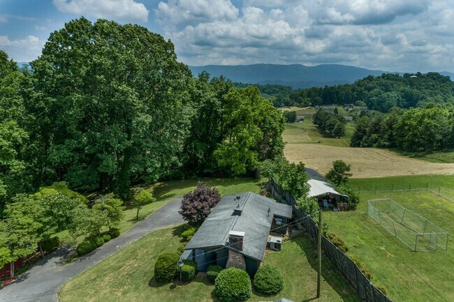 Building Photo - 316 Poplar Hill Ln