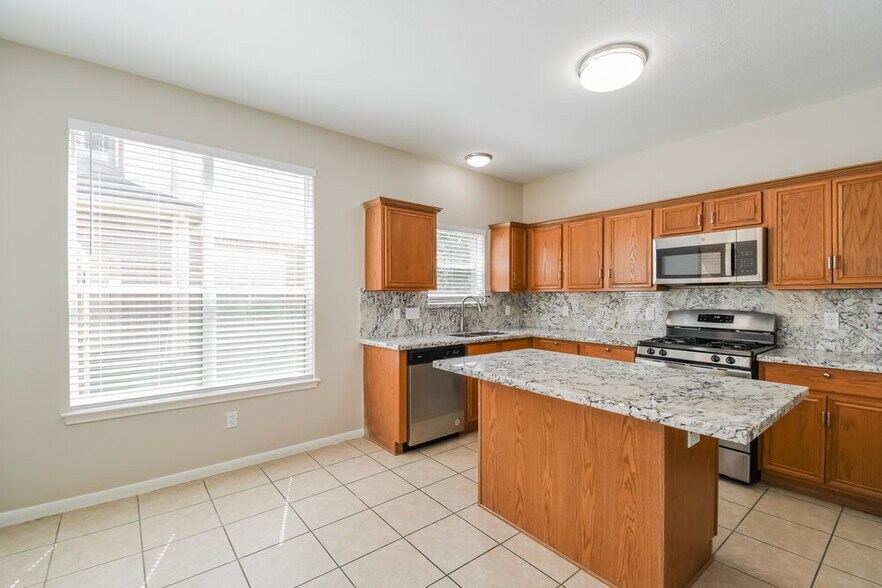 Building Photo - 1060 Cabot Cove