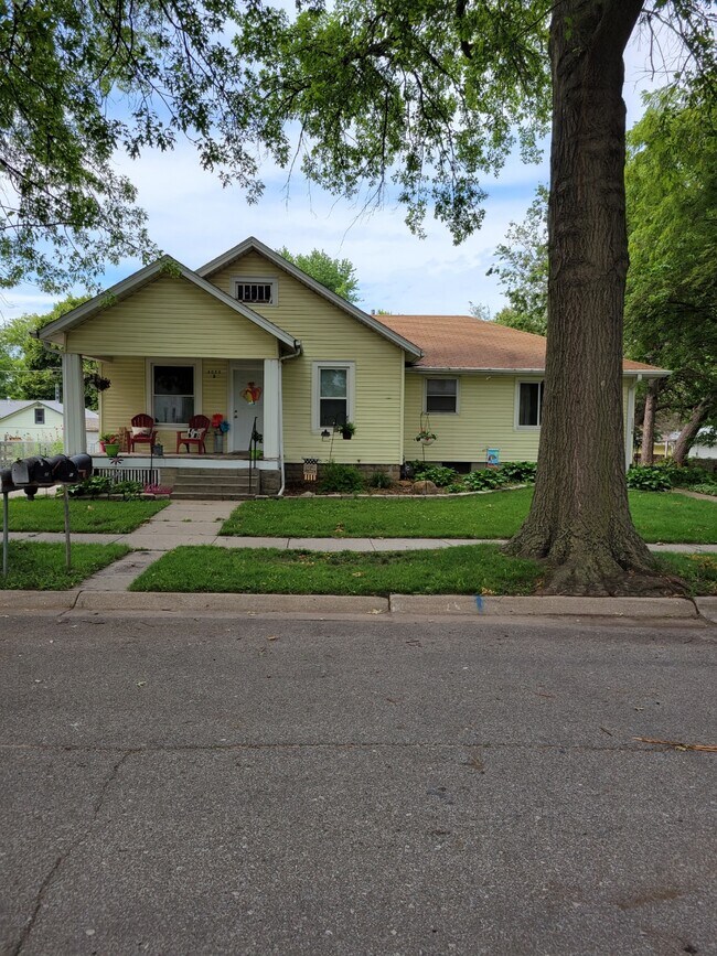 Building Photo - 5050 Dudley St